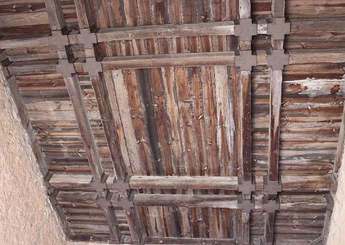 Imagen secundaria 1 - Puerta de la Costana de Santa María del Campo, en Burgos.