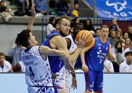 Imagen del encuentro entre el San Pablo y el Oviedo en la primera vuelta.