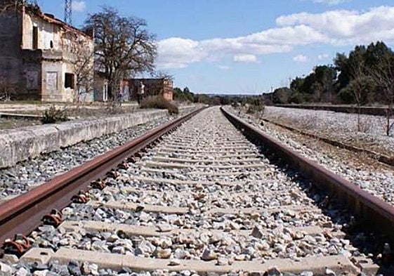 La línea ferroviaria cerrada entre Aranda y Madrid.