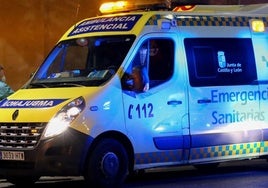 Imagen de archivo de una ambulancia durante una intervención.