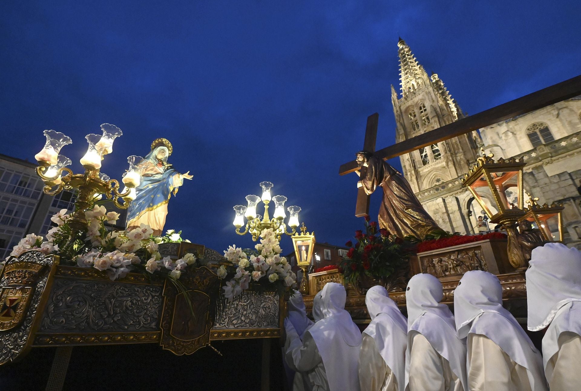 La procesión del Encuentro de Burgos en imágenes