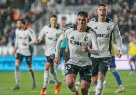 Jugadores del Burgos CF en el primer gol en El Plantío