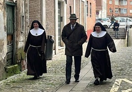 Dos de las monjas cismáticas de Belorado a su llegada al Juzgado de Briviesca.