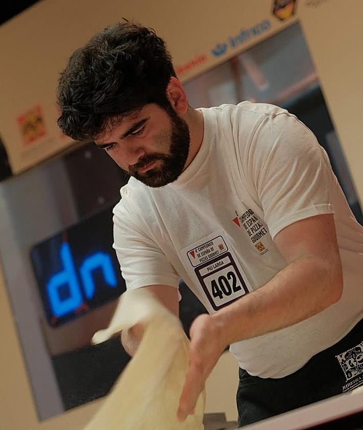 Imagen secundaria 2 - Felipe Lobo en las distintas categorías del certamen.