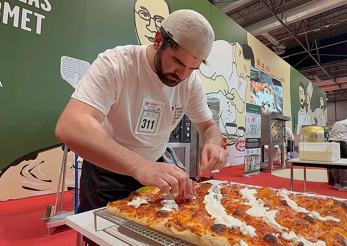 Imagen secundaria 1 - Felipe Lobo en las distintas categorías del certamen.