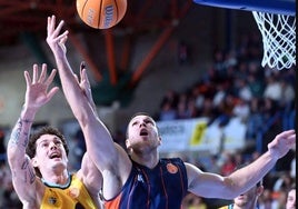 Imagen del encuentro entre Tizona Burgos y Movistar Estudiantes.