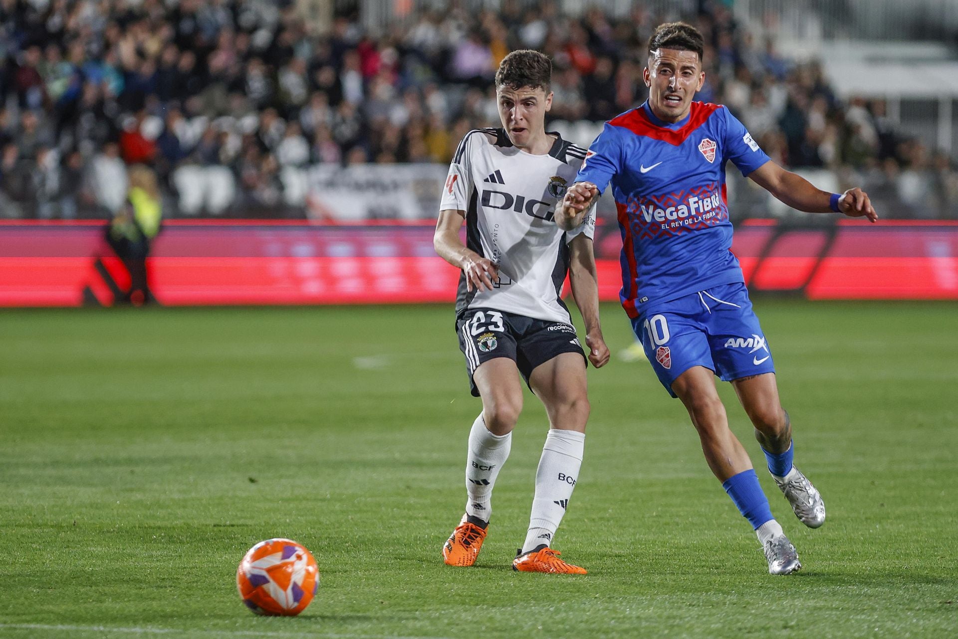 La derrota del Burgos frente al Elche, en imágenes