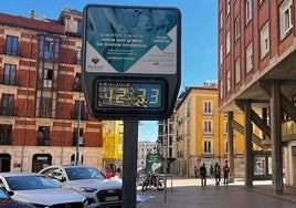 Los relojes se detuvieron a las 12.33 como este de la avenida de Cid.