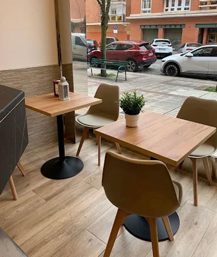 Imagen secundaria 2 - Conéctate con el Sabor de Burgos: Cafetería Uma Casa Portuguesa