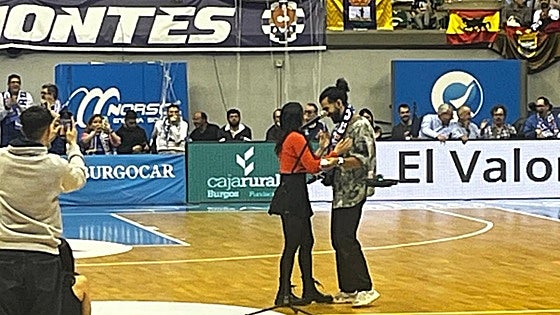 Sorpresón en la celebración del San Pablo Burgos con una pedida de matrimonio a lo grande