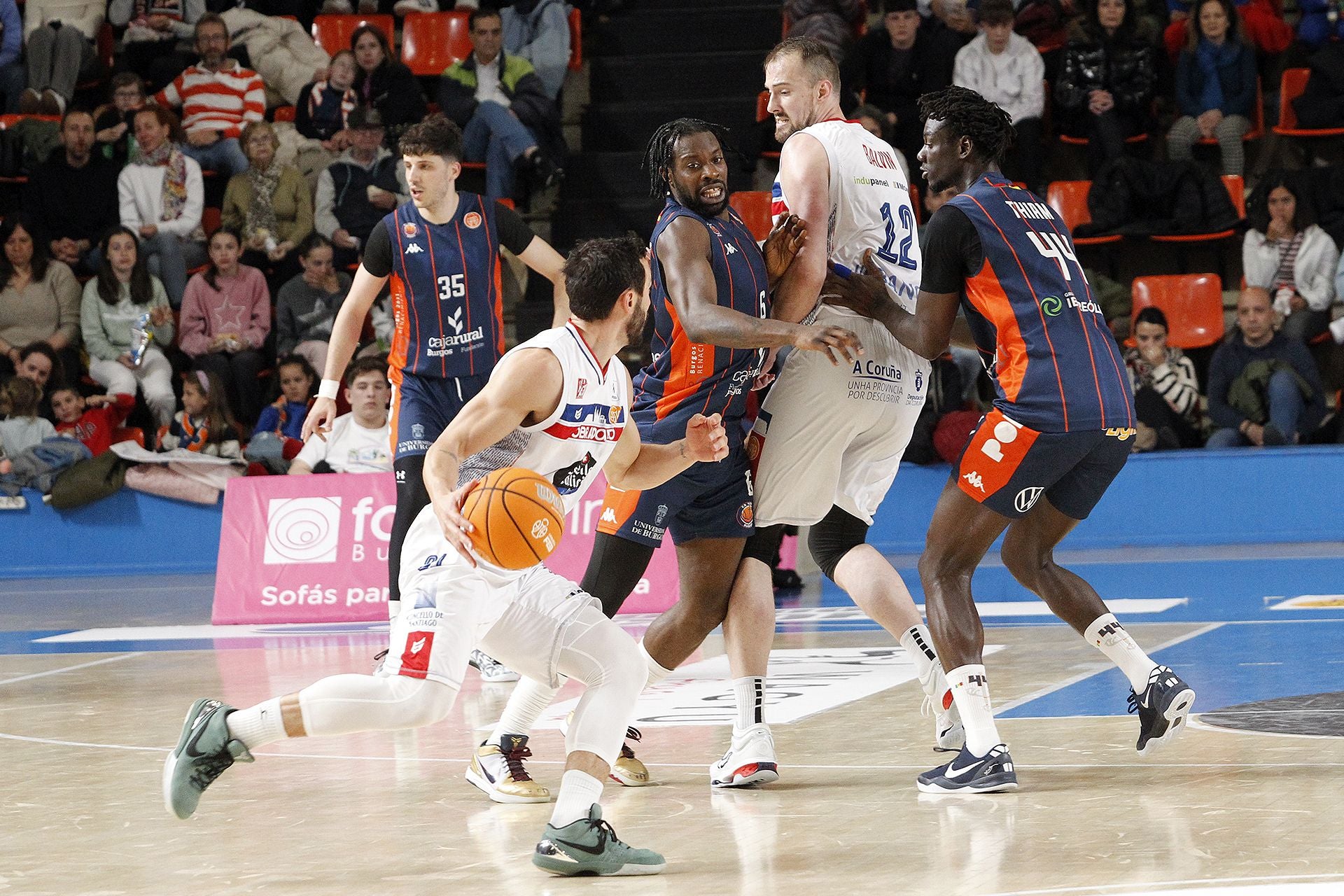 Imágenes de la derrota, aunque pase a playoffs, del Tizona