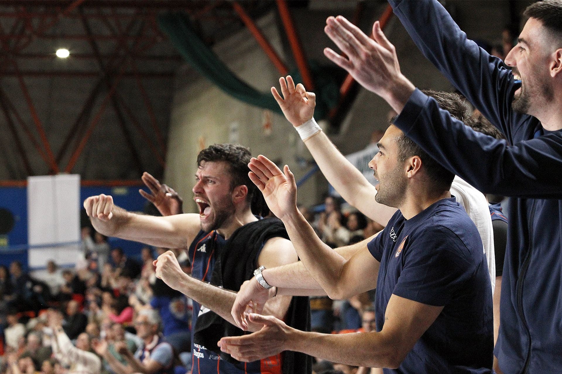 Imágenes de la derrota, aunque pase a playoffs, del Tizona