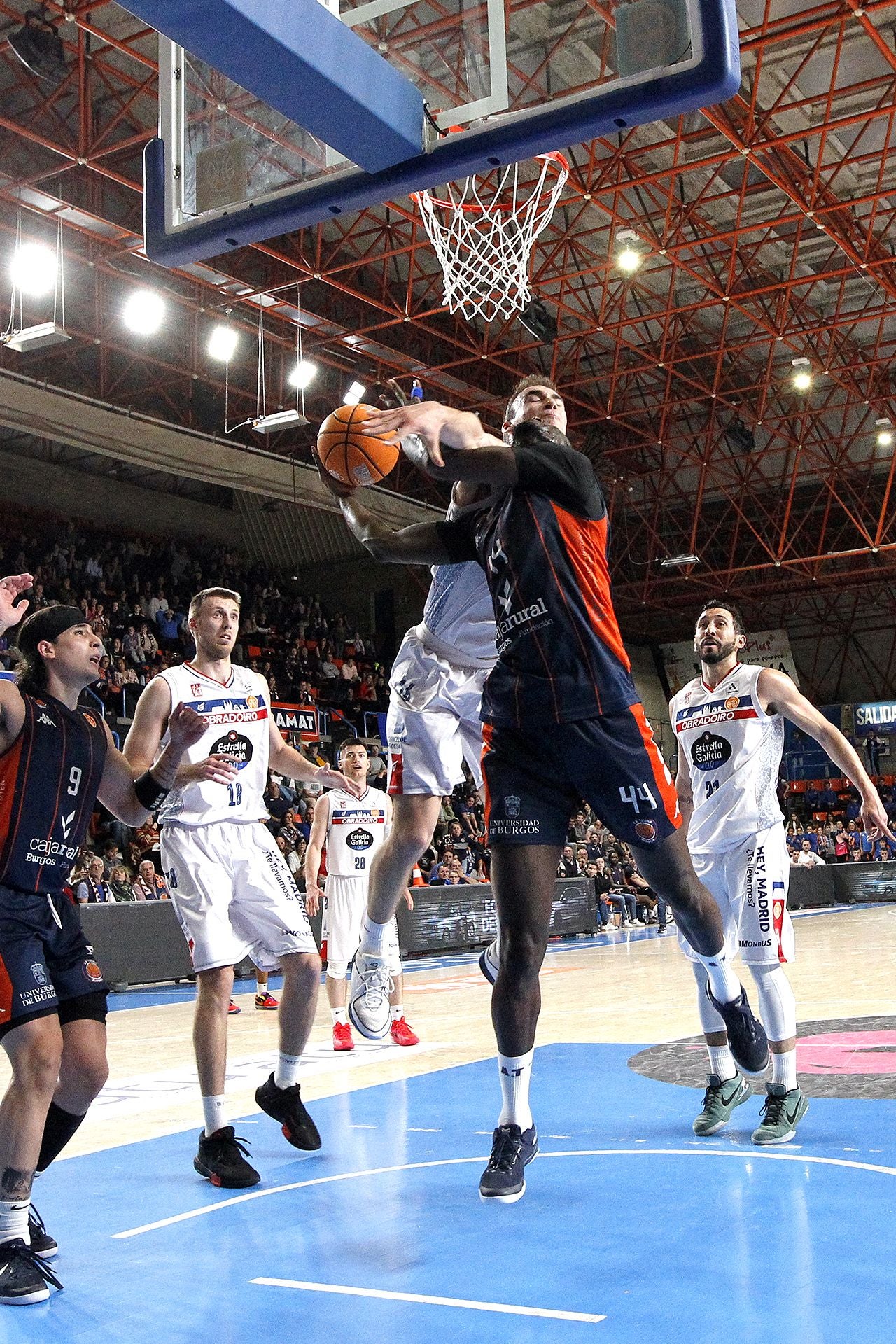 Imágenes de la derrota, aunque pase a playoffs, del Tizona