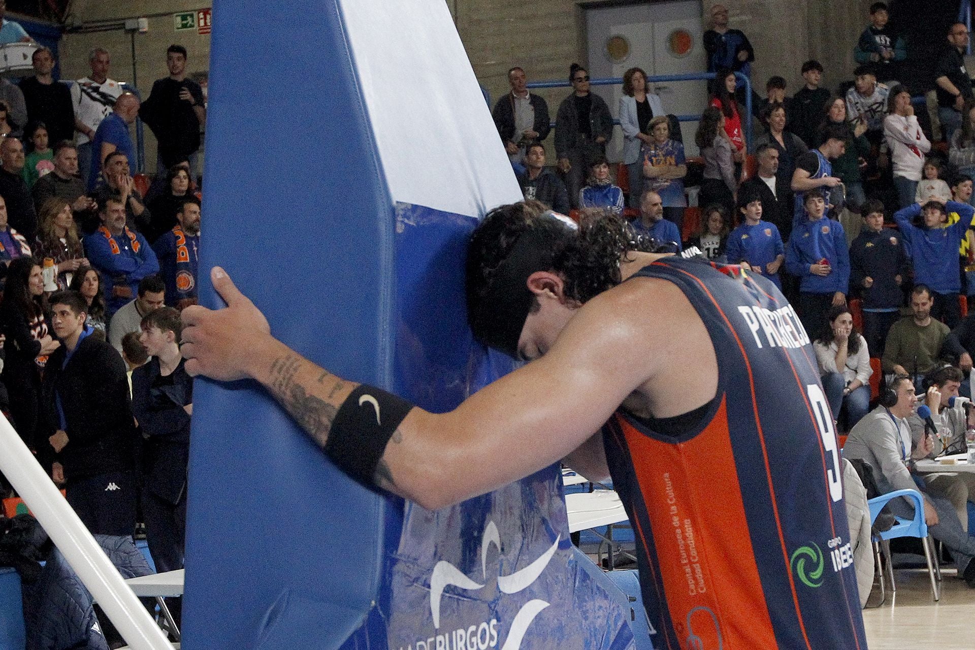 Imágenes de la derrota, aunque pase a playoffs, del Tizona