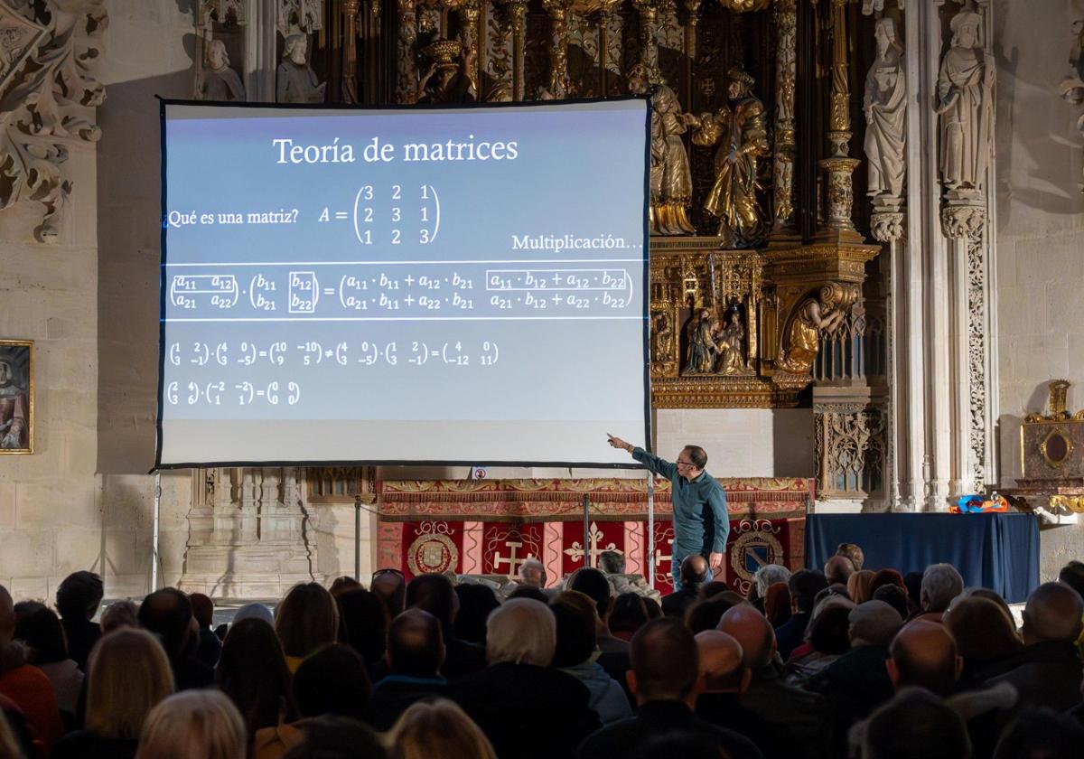 Una de las charlas del ciclo 'Tesoros Matemáticos en la Catedral de Burgos'.