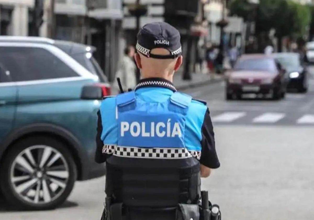 Imagen de archivo de un agente de la Policía Local de Burgos.