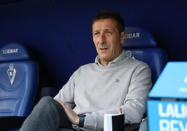 Ramis en el banquillo de Ipurúa.