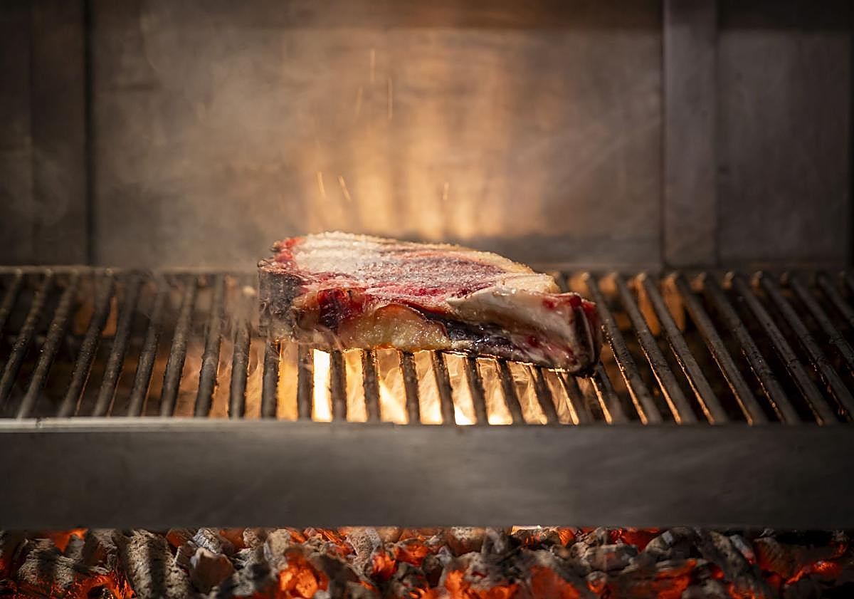 Imagen principal - Abraza el culto y respeto a la brasa