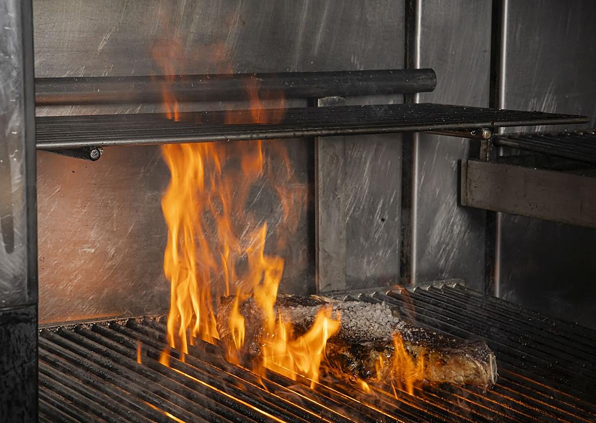 Imagen secundaria 1 - Abraza el culto y respeto a la brasa