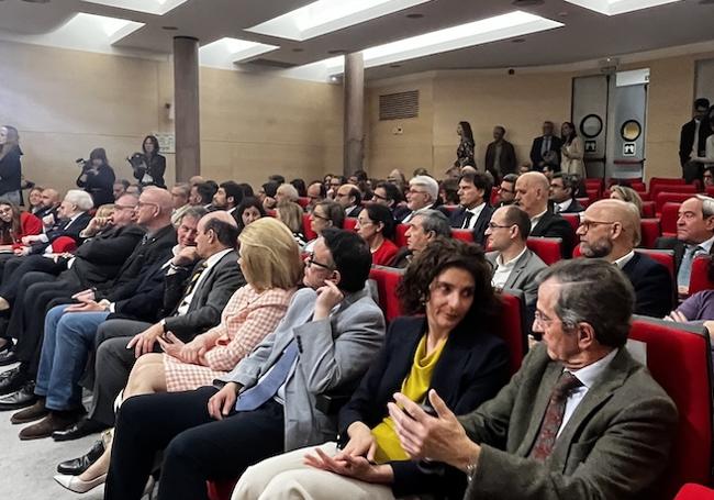 Vázquez y García antes de la firma del convenio.