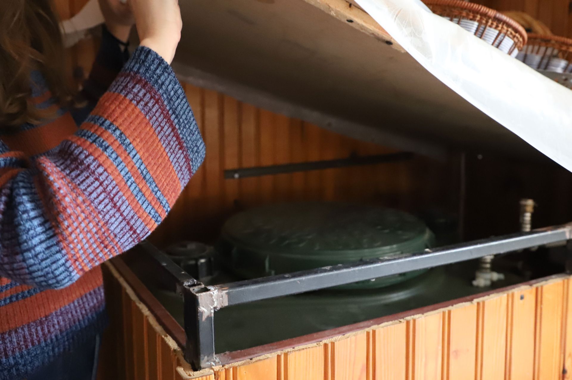 También sus propios depósitos, ya que el agua del grifo no sale con suficiente presión.