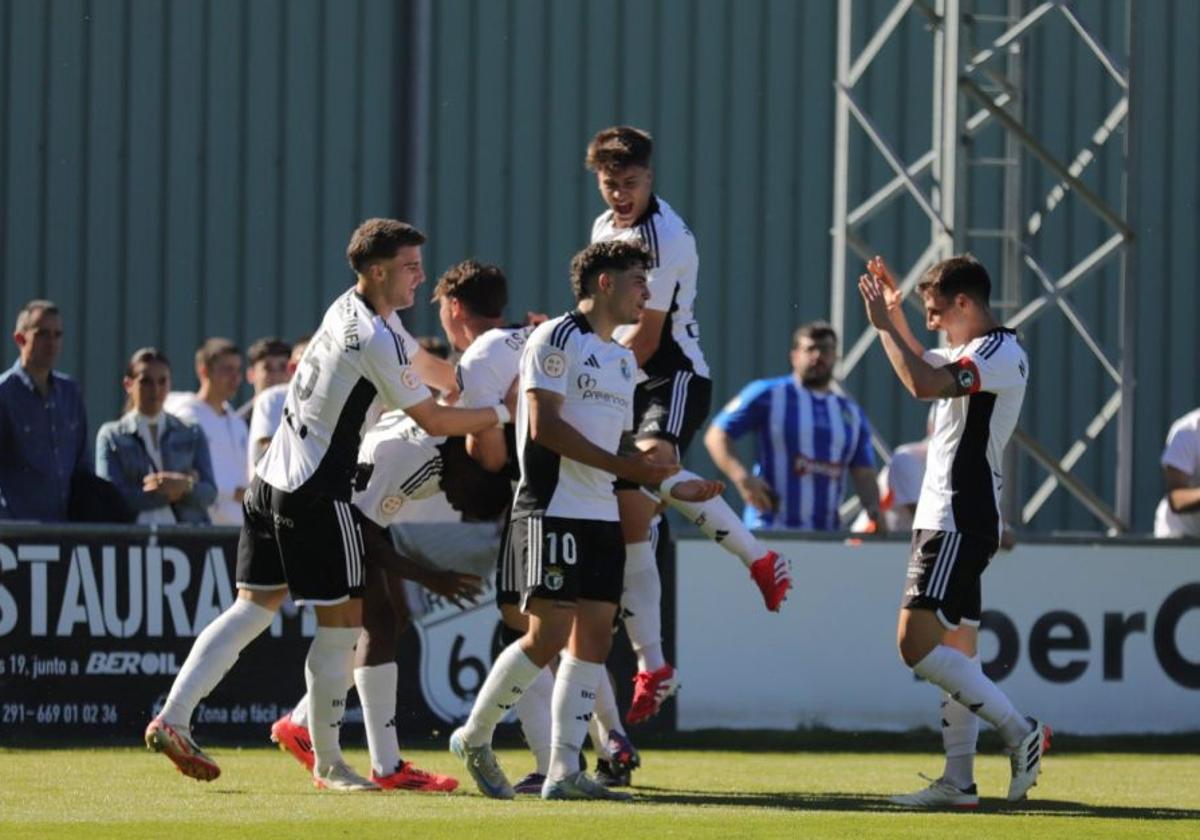 El Burgos CF promesas, celebrando uno de los goles frente a la Arandina.