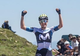 Reusser, celebrando la victoria en Picón Blanco.