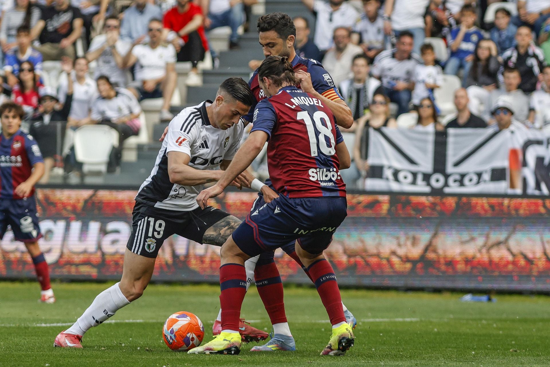 El Levante sella el ascenso directo en El Plantío