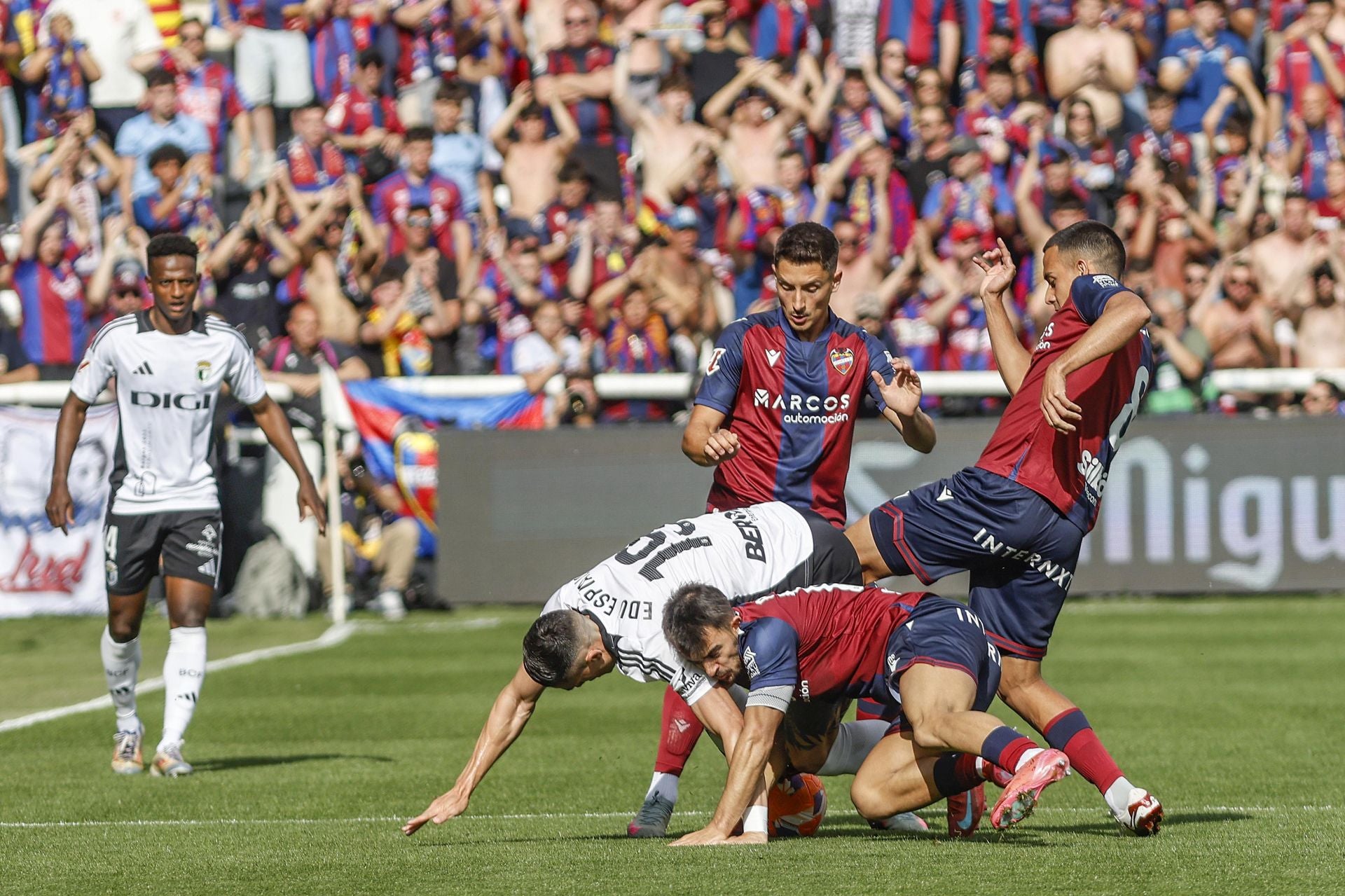 El Levante sella el ascenso directo en El Plantío