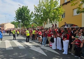Centenares de aficionados han recibido a los jugadores antes del partido