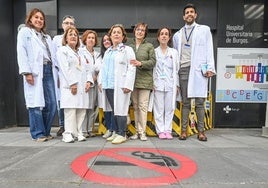 Equipo multidisciplinar del Hospital unviersitario de Burgos que se preocupa de que no se fume en todo el recinto.