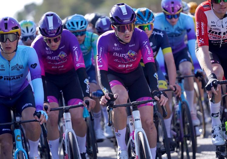 Kmínek y Alleno, ciclistas todoterreno para las carreras francesas.
