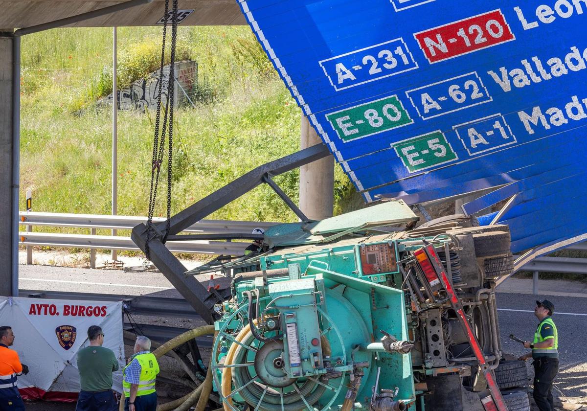 Dos muertos por el vuelco de un camión en la circunvalación de Burgos