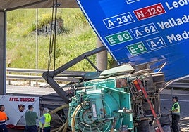 Estado en el que ha quedado el camión tras el accidente.