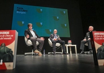 Javier Cercas y el arzobispo de Burgos reflexionan sobre la fe y el papel de la Iglesia