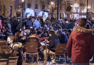 Los bares podrán extender una hora el horario de las terrazas durante la Noche Blanca