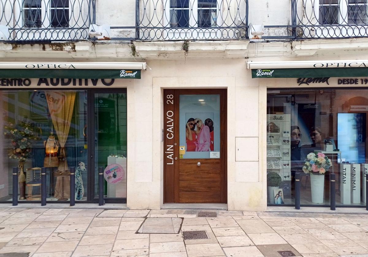 Fachada de la Óptica Izamil.