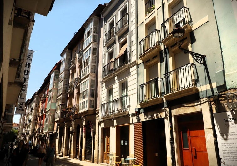 En el número 23 de la calle de la Puebla, donde estuvo la sede esperantista de España entre 1909 y 1912.