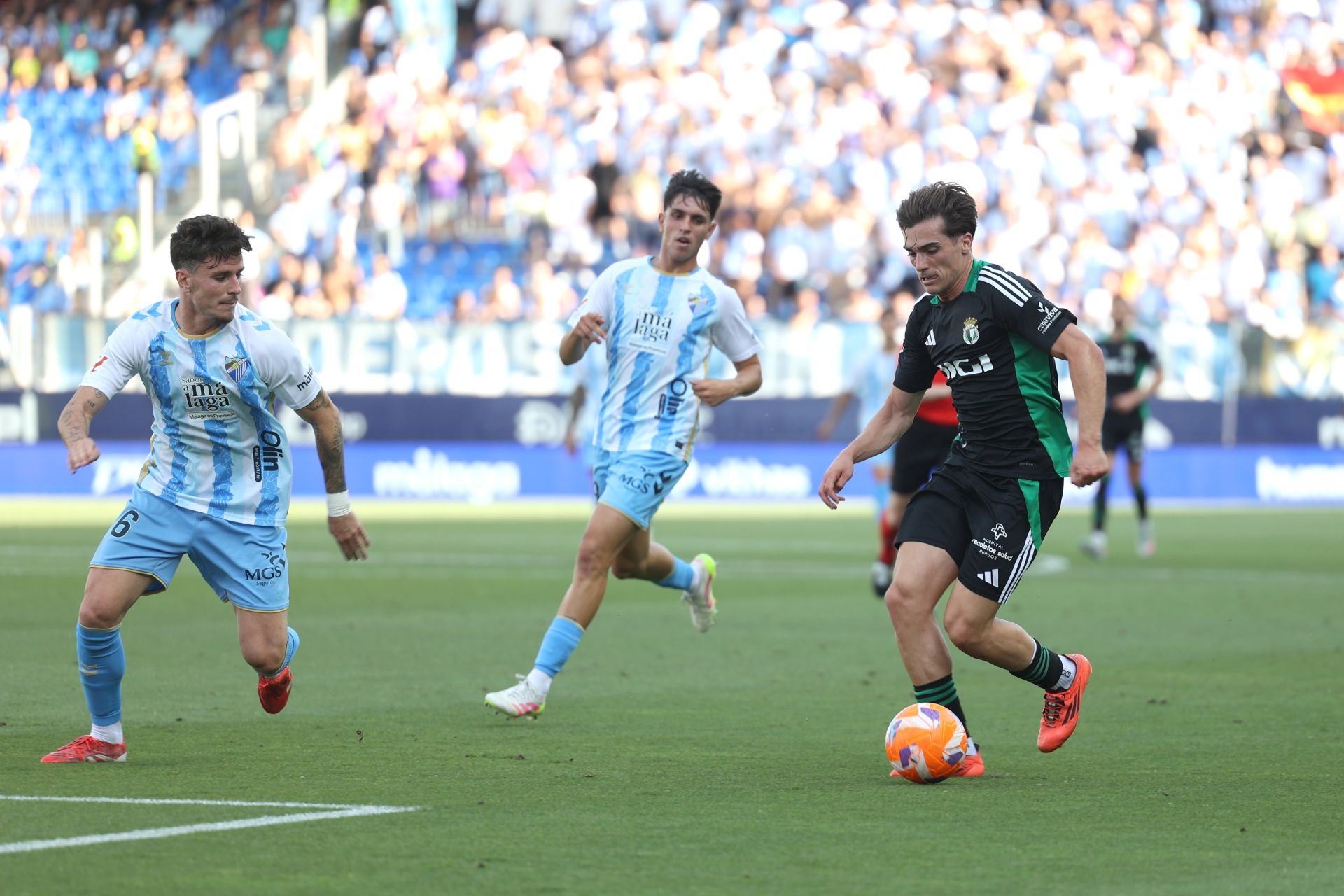 El encuentro del Málaga y del Burgos CF en La Rosaleda, en imágenes
