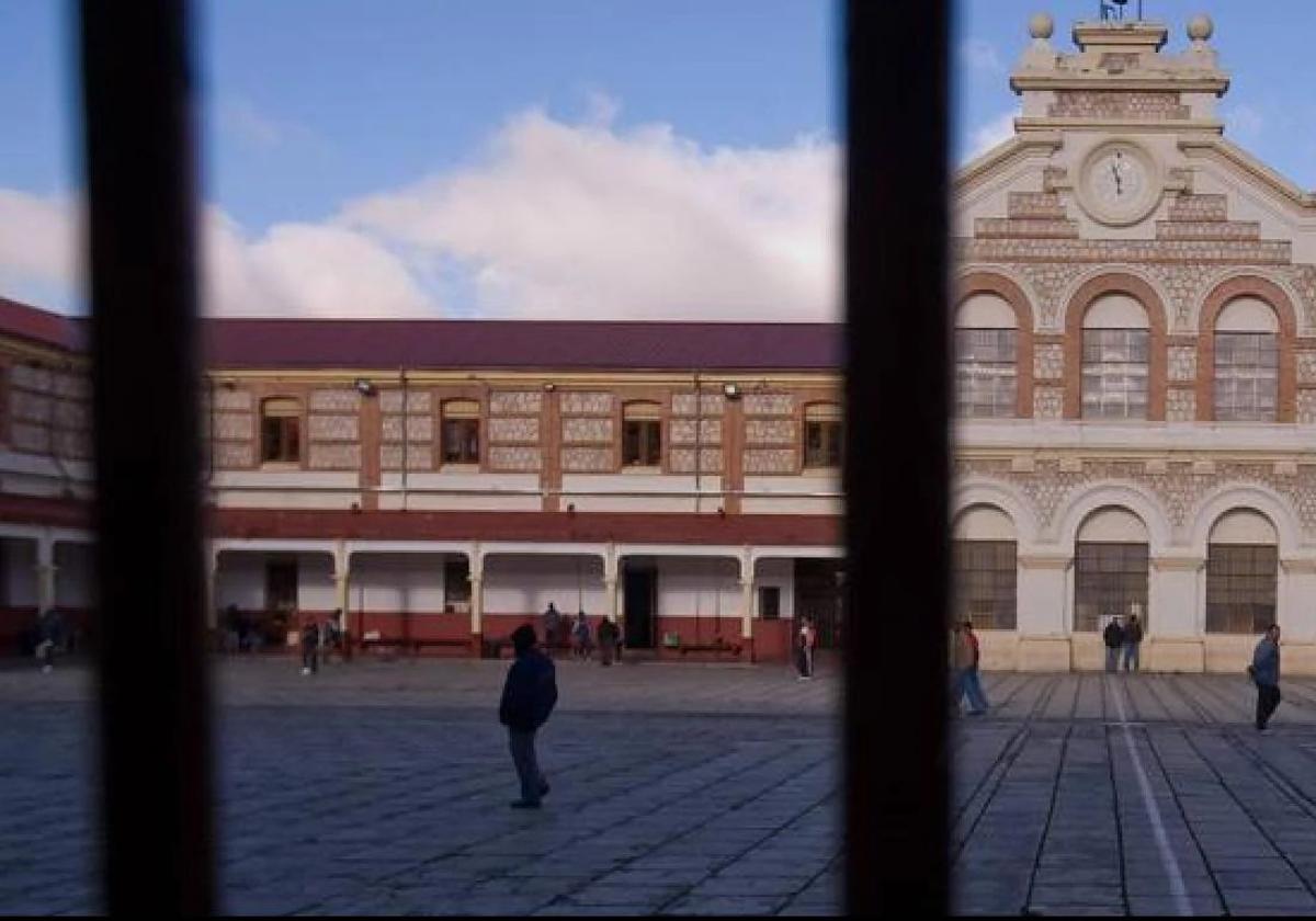 Buscan a dos presos fugados de la cárcel de Burgos hace una semana