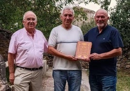 De izquierda a derecha: Amando Herrero Ruiz, Carlos Fuentes Melgosa y Josechu de Miguel Fuentes.