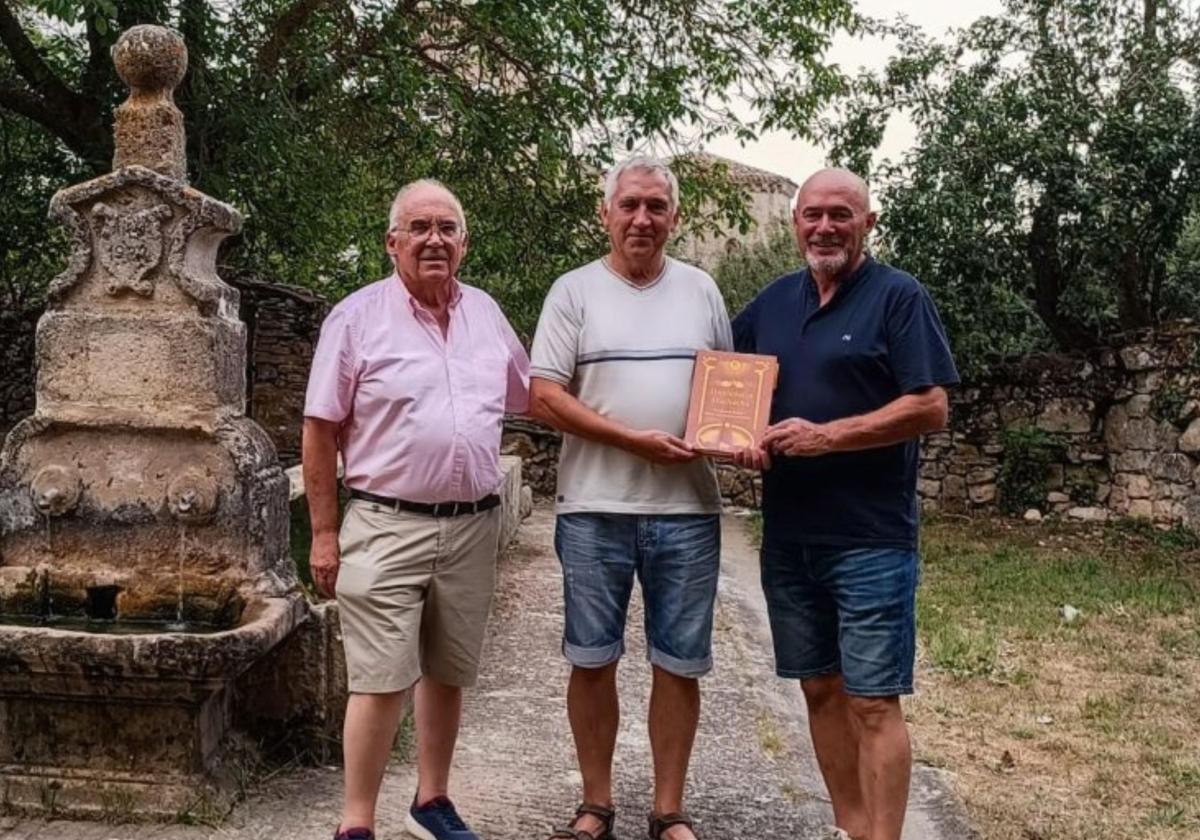 De izquierda a derecha: Amando Herrero Ruiz, Carlos Fuentes Melgosa y Josechu de Miguel Fuentes.