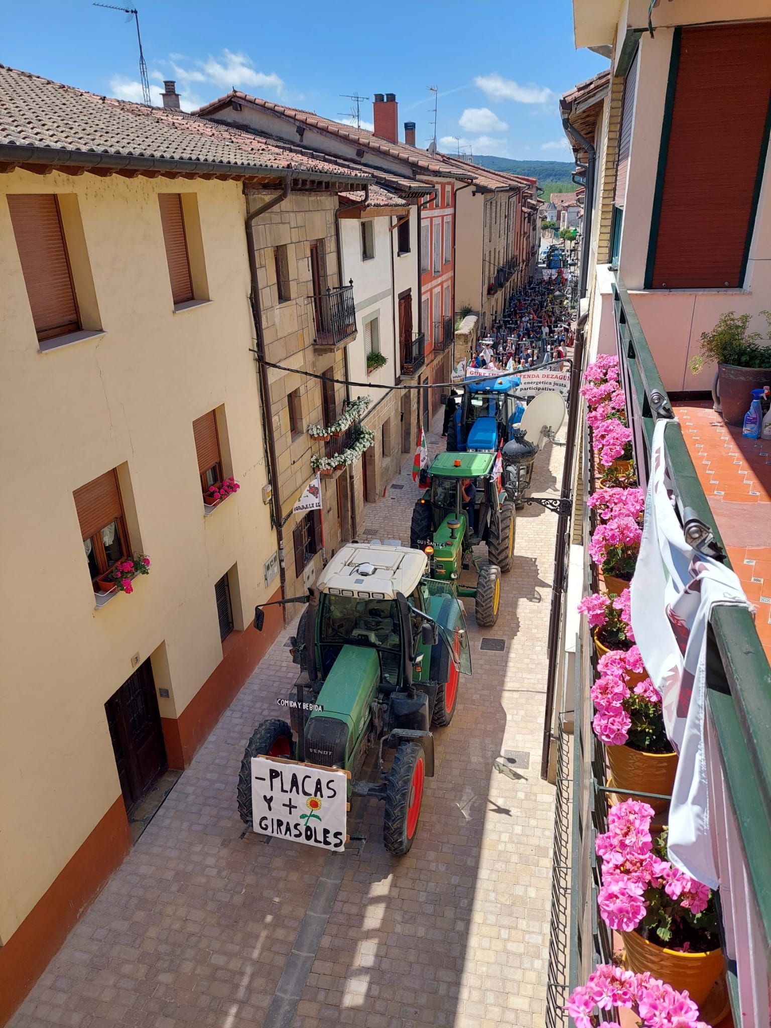 Así ha sido la protesta contra los macroproyectos energéticos en un pueblo de Burgos