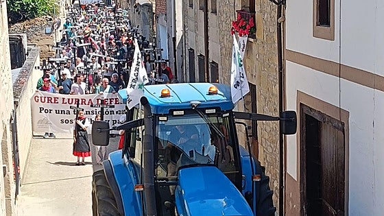 Así ha sido la protesta contra los macroproyectos energéticos en un pueblo de Burgos