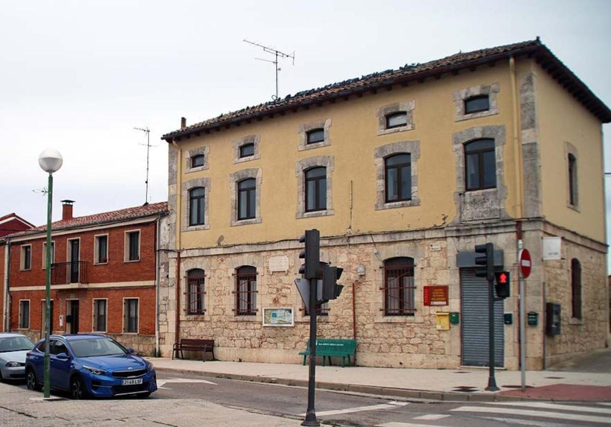 Edificio del centro cultural de barrio de Villatoro donde se ubicará el ascensor.