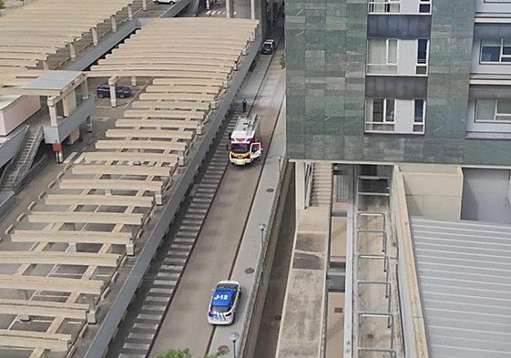 Imagen del incendio del coche en el hosptial de Burgos.