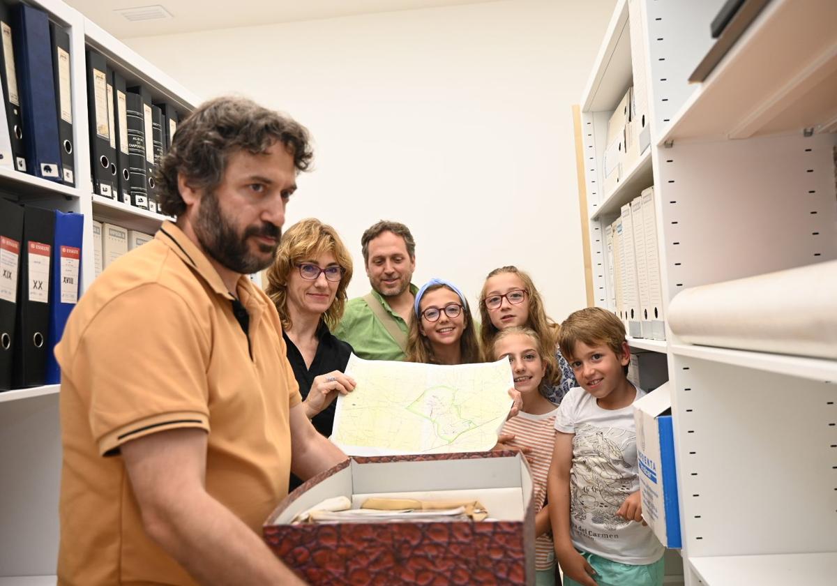 Momento de la cesión del legado de José Manuel Cerdá López, en el laboratorio Reina Sofía del CIEA