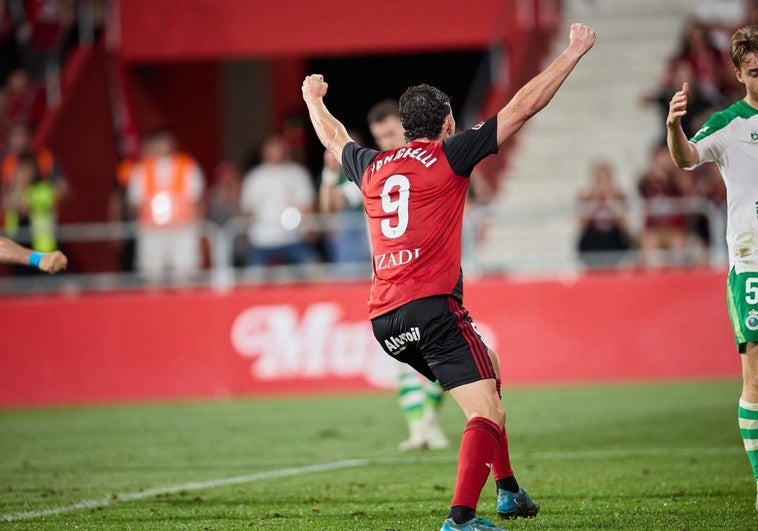 Siete minutos mágicos impulsan al Mirandés a dos partidos de ascender a Primera División