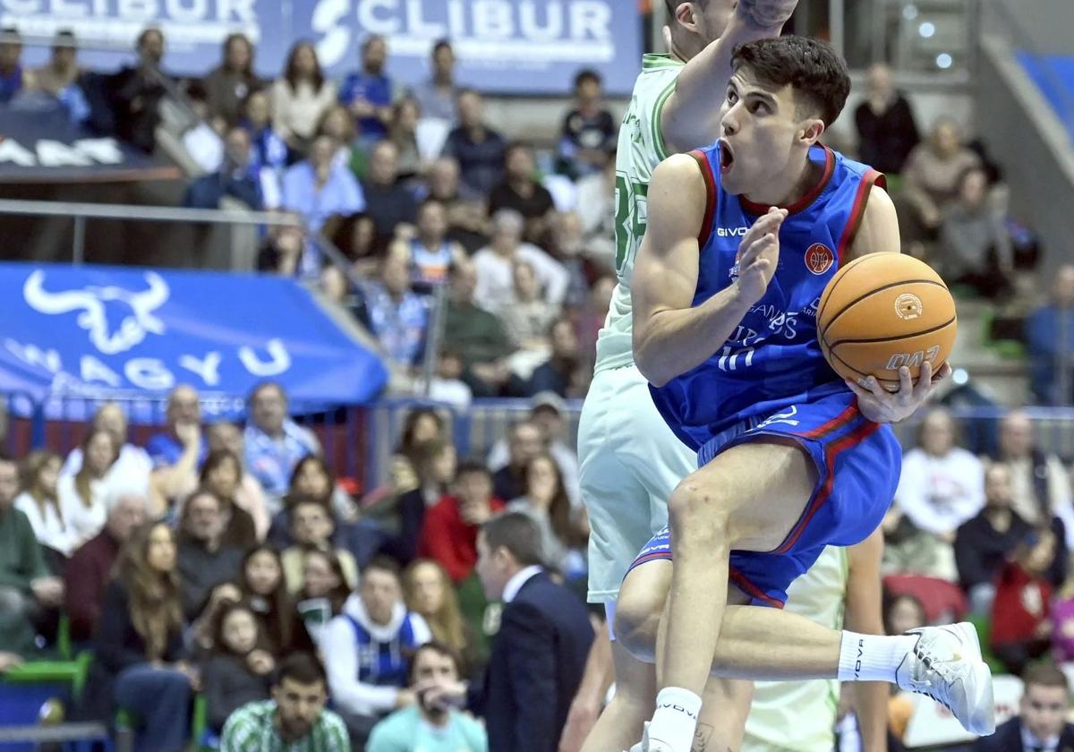 Gonzalo Corbalán, entrando al aro en el Coliseum.