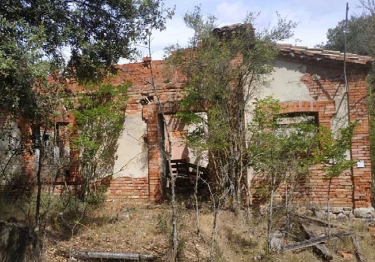 Imagen de uno de los edificios en estado ruinoso.